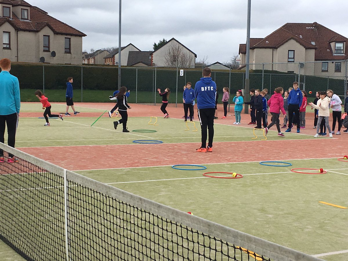 DundeeActiveSch's tweet photo. Massive thanks to @GroveAcPE @BarnhillPrimary @JudyMurray @KrisSoutar @BroughtyFerryTC for  an amazing tennis experience #tennisontheroad https://t.co/E7kC04jNUq