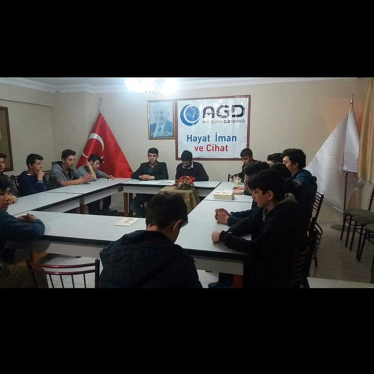 agdliselerbursa's tweet photo. Gürsu liseler komisyonumuz haftalık toplantısını şube liseler Komisyonumuzun katılımlarıyla gerçekleştirdi. https://t.co/OqKmJUPy9O