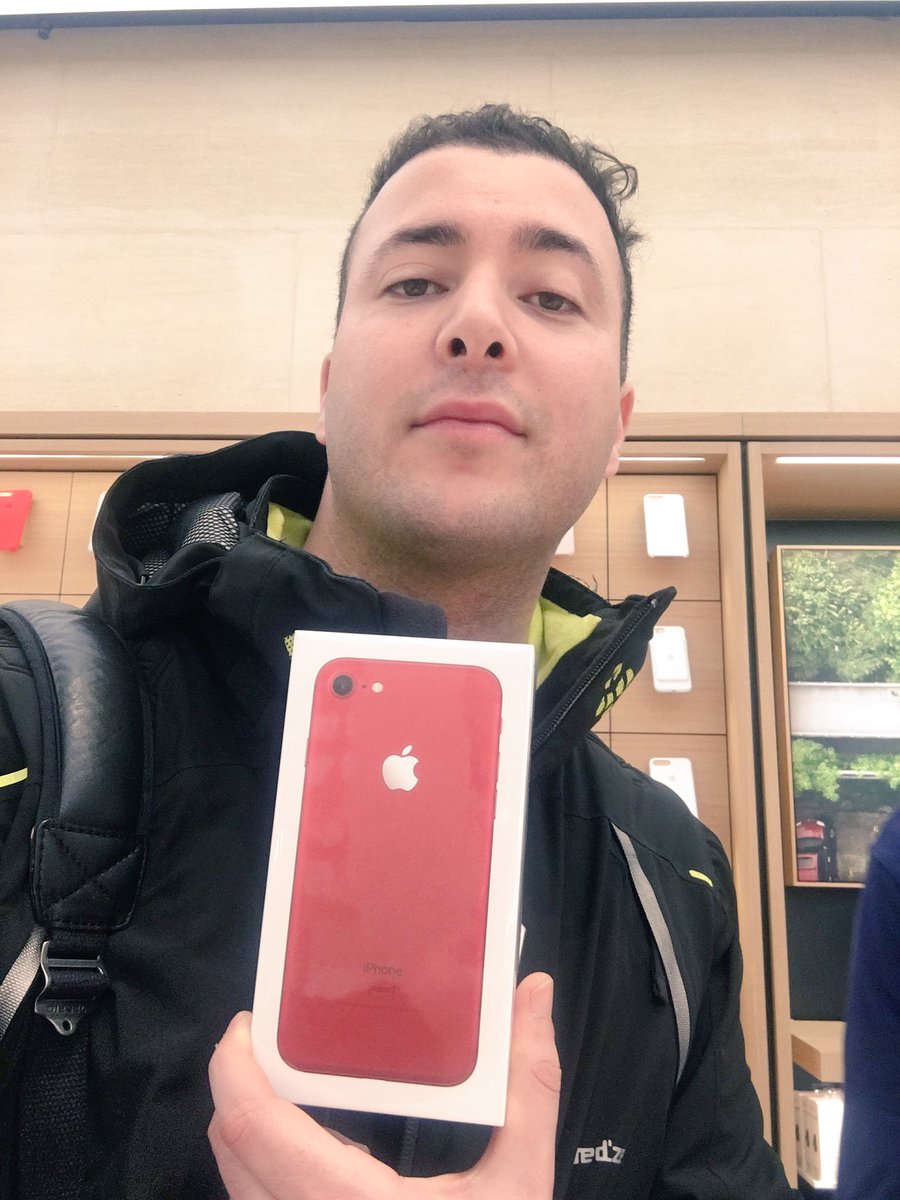 gimmemoooah's tweet image. Je suis la première personne 👩‍💻 en France 🇫🇷 qui a reçu son nouveau #AppleRed 😍😍😉#iPhone7RED #iPhone7