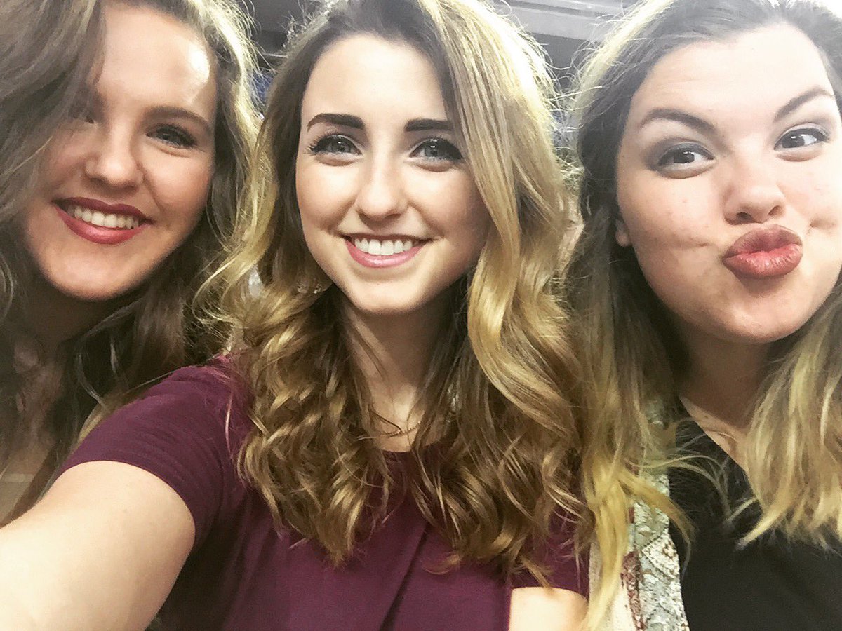 madideannn's tweet photo. Rodeo year 2 with these babes. 💜 #ChrisYoung #rodeohouston #2017 https://t.co/RpZcfzij9D