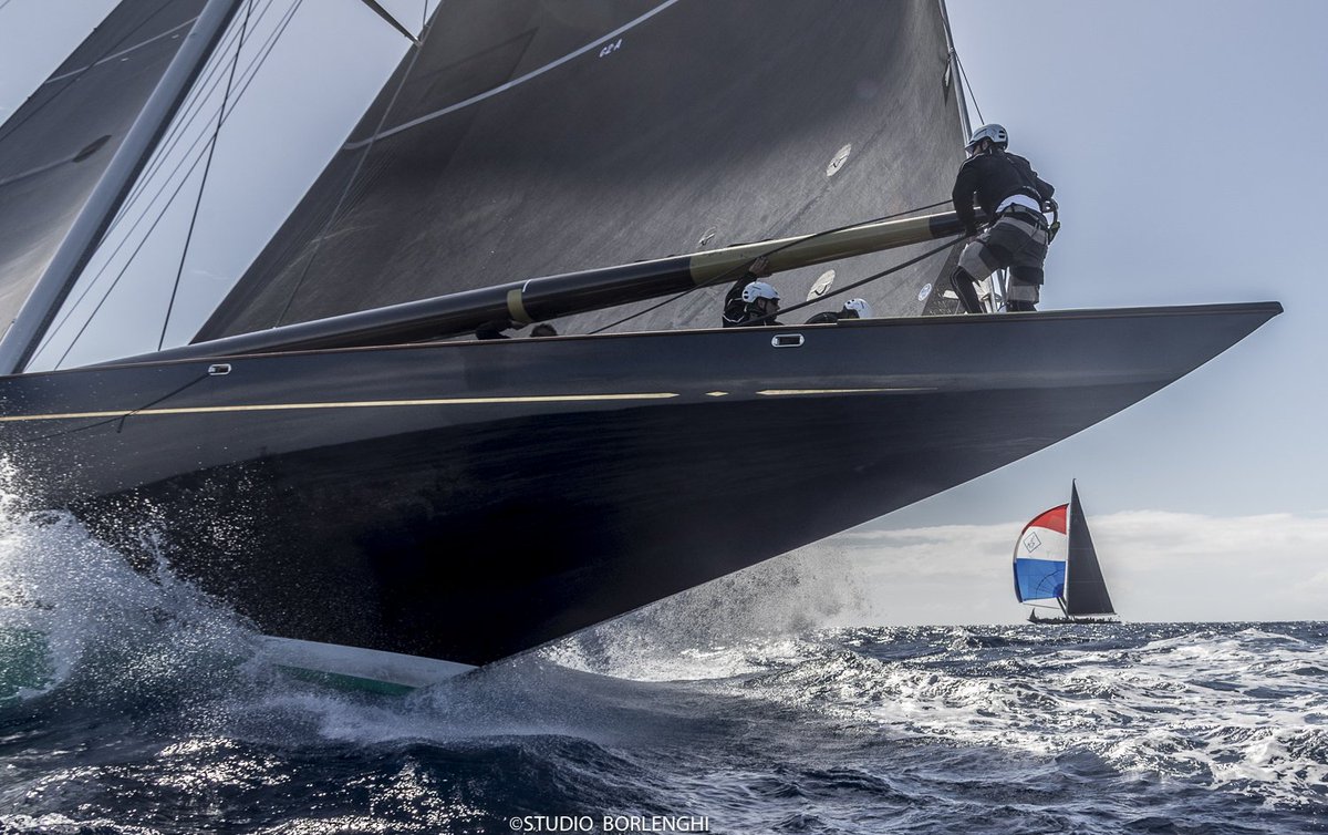 NxtLevelSailing's tweet photo. Amazing images by Carlo Borlenghi give him a like. Come ride the 'America'...pretty as but maybe not so fast #nextlevelsailing #acsailexpert https://t.co/1Pt0BvILrS