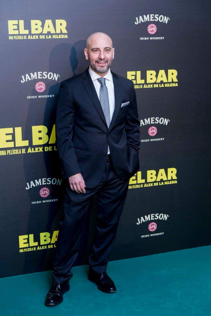 LasDeJaimeCF's tweet photo. @ordoezjaime con el equipo de la película,  ayer en la premiere #ElBarLaPelicula https://t.co/0sWI2IAxpp