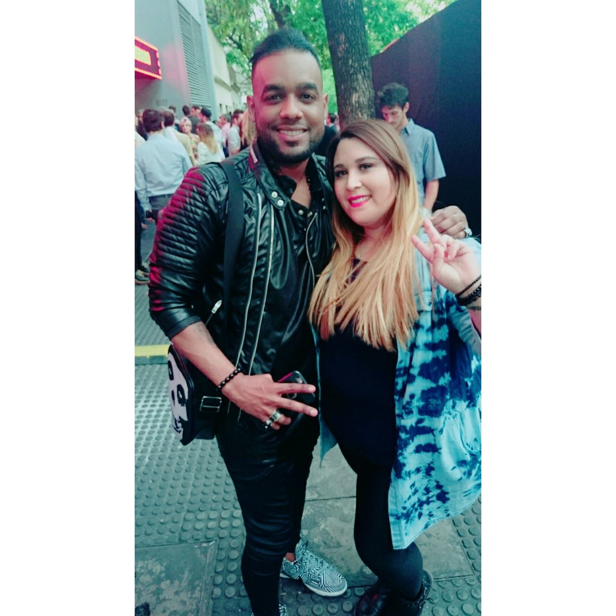 carolinapaolaok's tweet photo. #TBT 2015 junto a mi querido #Carlix @carlix 💙
(Reclamo que necesito renovar el book de fotos 😂)
#CosasDeFans 😊 https://t.co/AaUPCTfmQ8