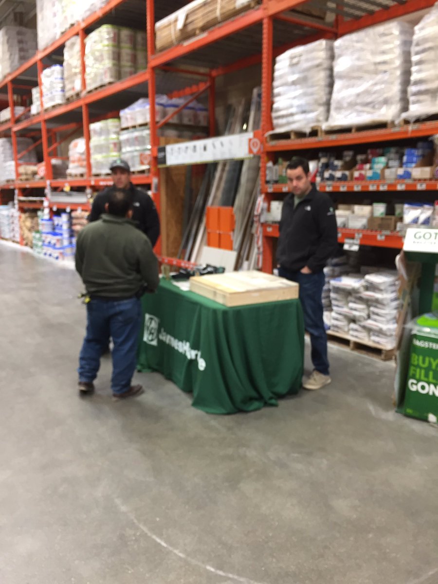 2665Depot's tweet photo. Vendors explaining benefits to customers https://t.co/trUdhVwlZU