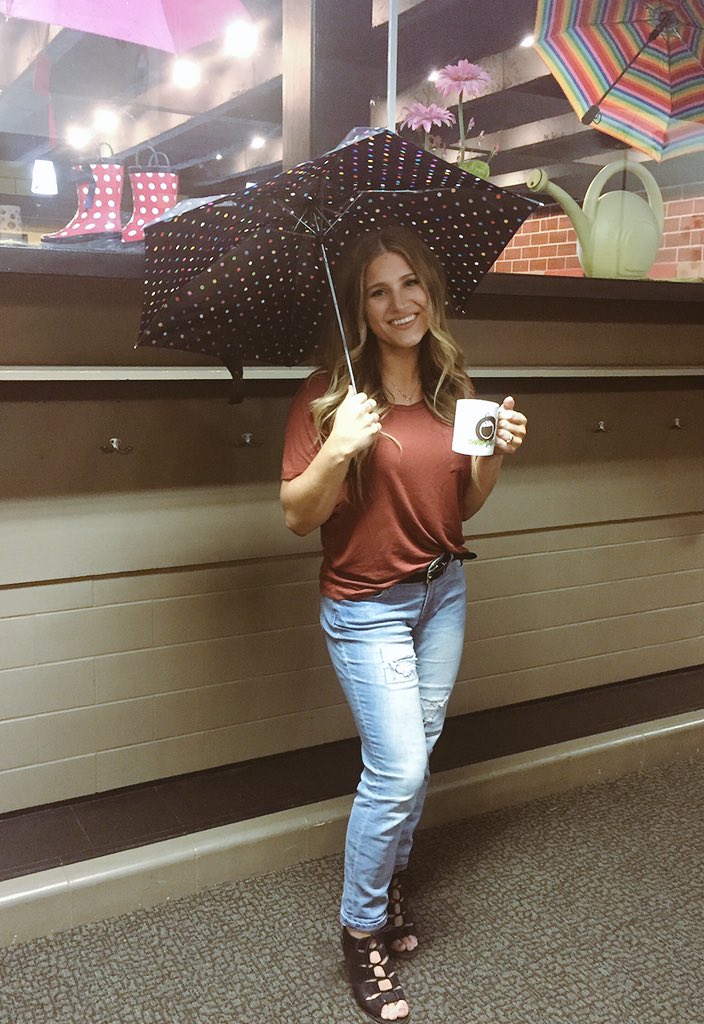 newparkcoffee's tweet photo. Dreary days and coffee go hand in hand! Come be cozy at New Park Coffee! ☕️ https://t.co/CnPisckQfa