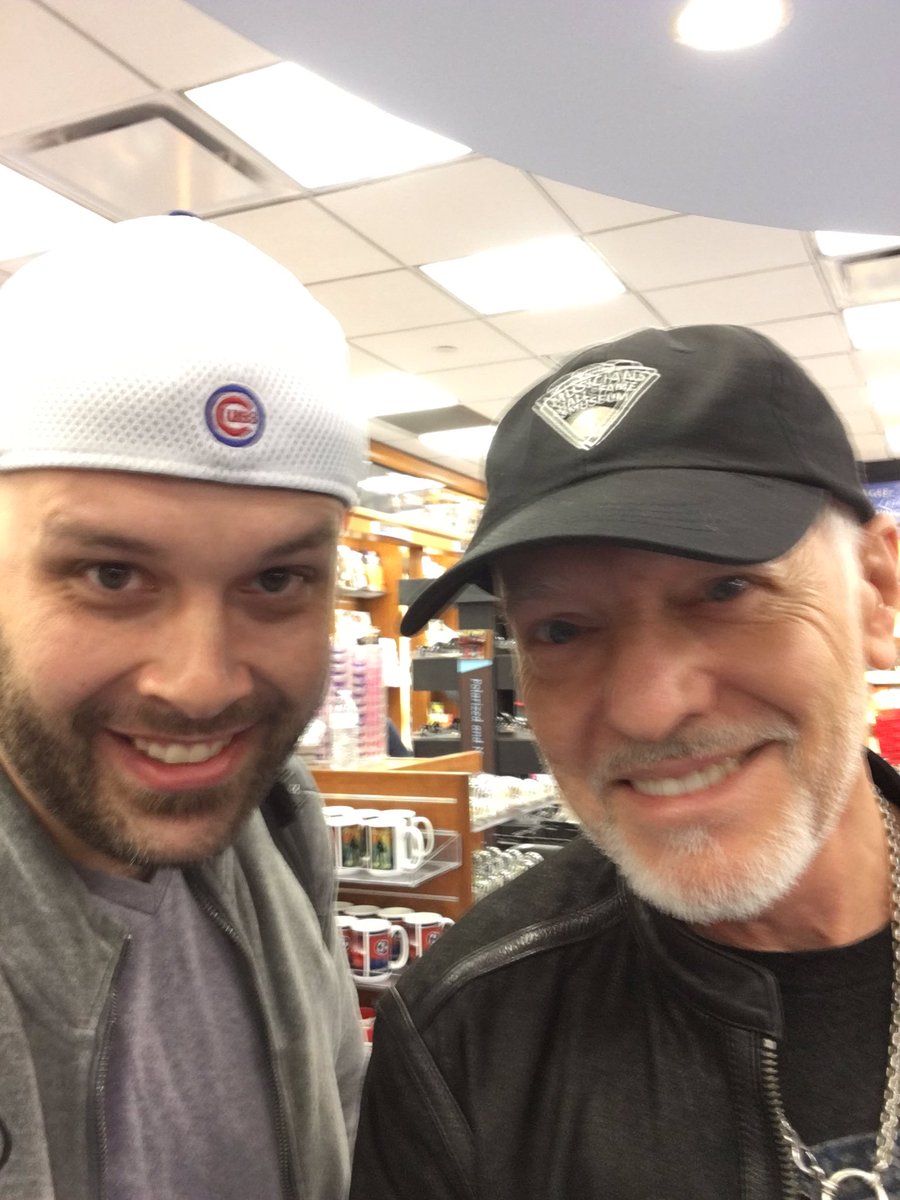 joshpapke's tweet image. @AmericanAir #3538:
BNA - ORD | 3.23.17

#BarfBagBlog:
#PeterFrampton was on my flight.

#Starbucks
@Starbucks
@peterframpton