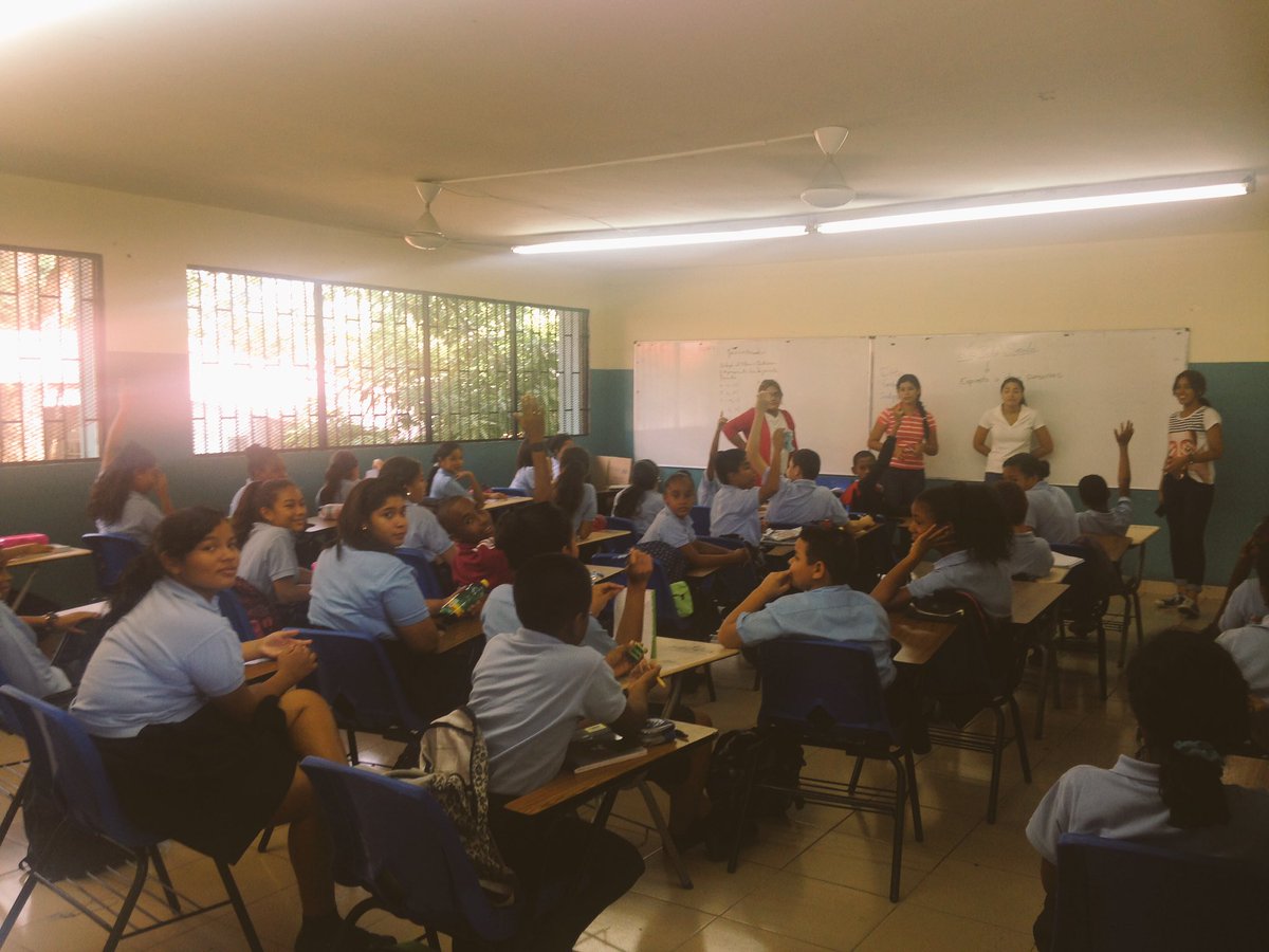 tareatuitera's tweet image. Los equipos del grupo D02 en acción, durante la segunda parte de la jornada en el #InstitutoAmérica, con los chicos de 7mo. #PerDig