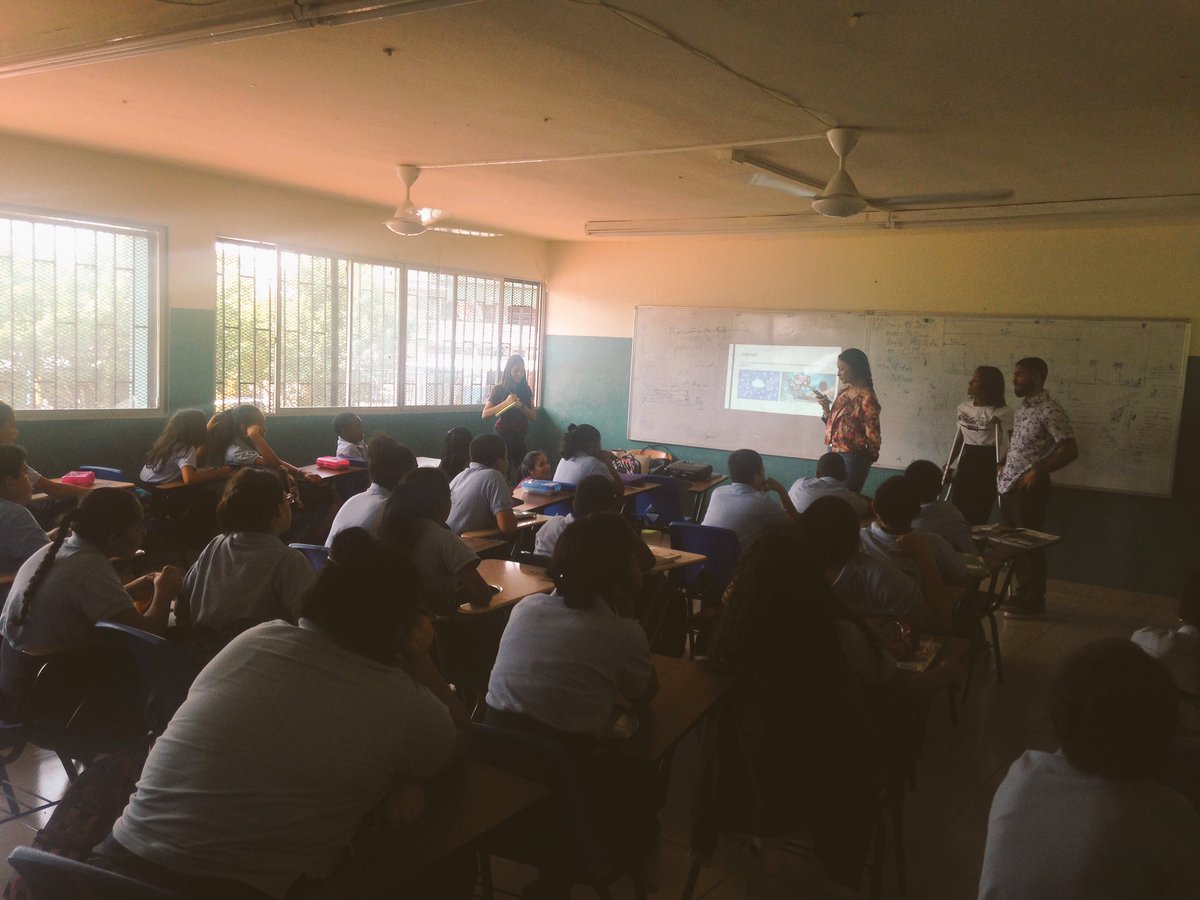 tareatuitera's tweet image. Los equipos del grupo D02 en acción, durante la segunda parte de la jornada en el #InstitutoAmérica, con los chicos de 7mo. #PerDig