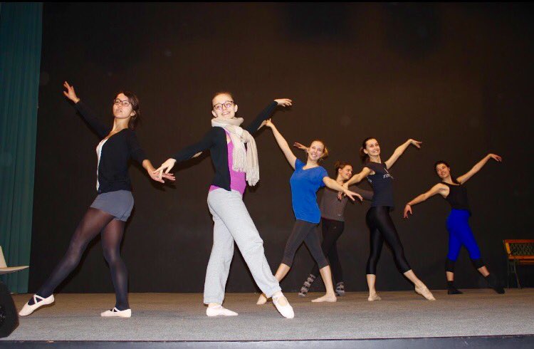 Les danseurs sont toujours prêts, même pour prendre pose ! <a href="/HECAlumni/">HEC Alumni</a> <a href="/HEC_Digital/">HEC Digital</a>