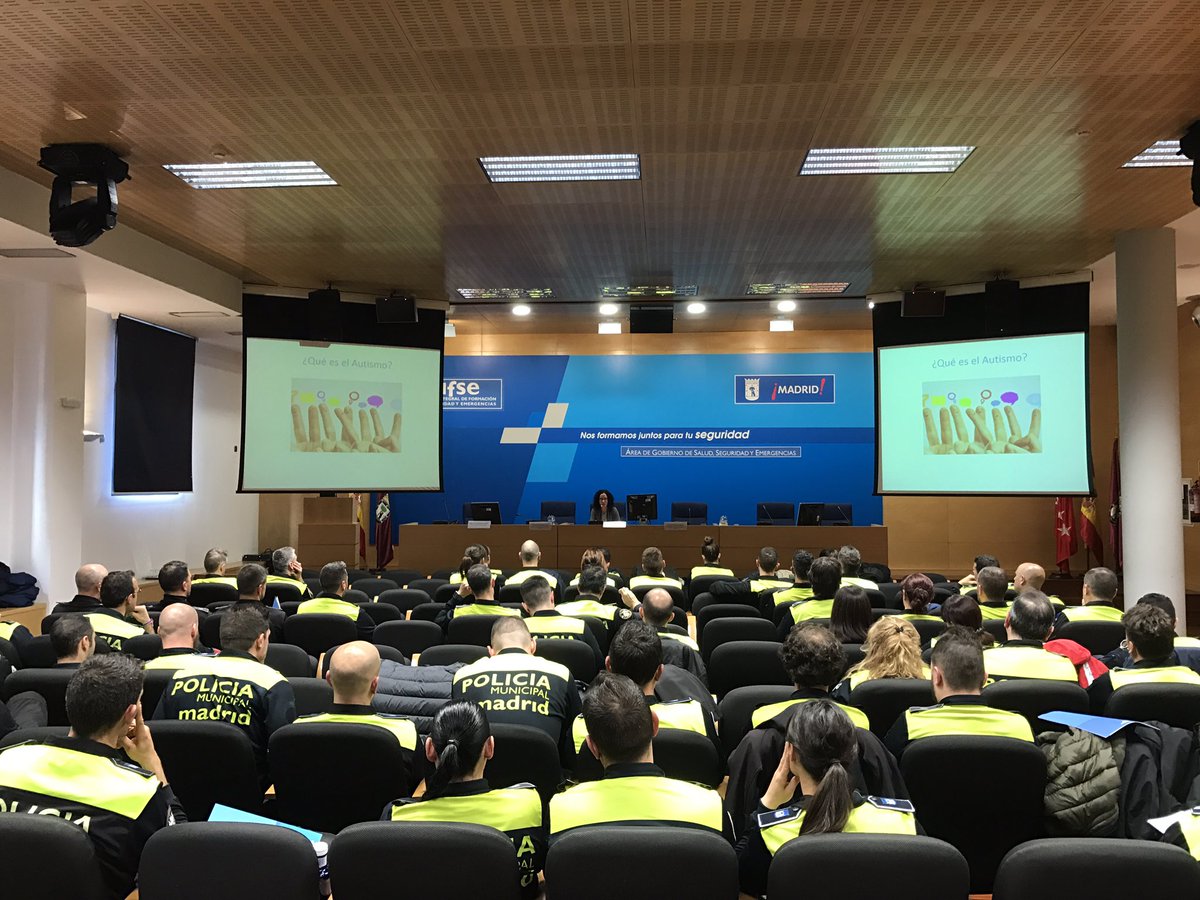 Más de 150  personas en la II Jornada sobre Intervención Policial con personas con #autismo <a href="/Autismo_Espana/">Autismo España</a> #DiaMundialAutismo