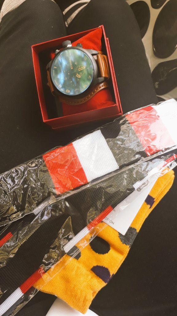 tiroyaonebiggie's tweet photo. #CorporateGuy
#HappySocks
#BigWatch
#StraightTie
#IAlsoGoToWork starter pack ππππ https://t.co/25uqzO4LS6
