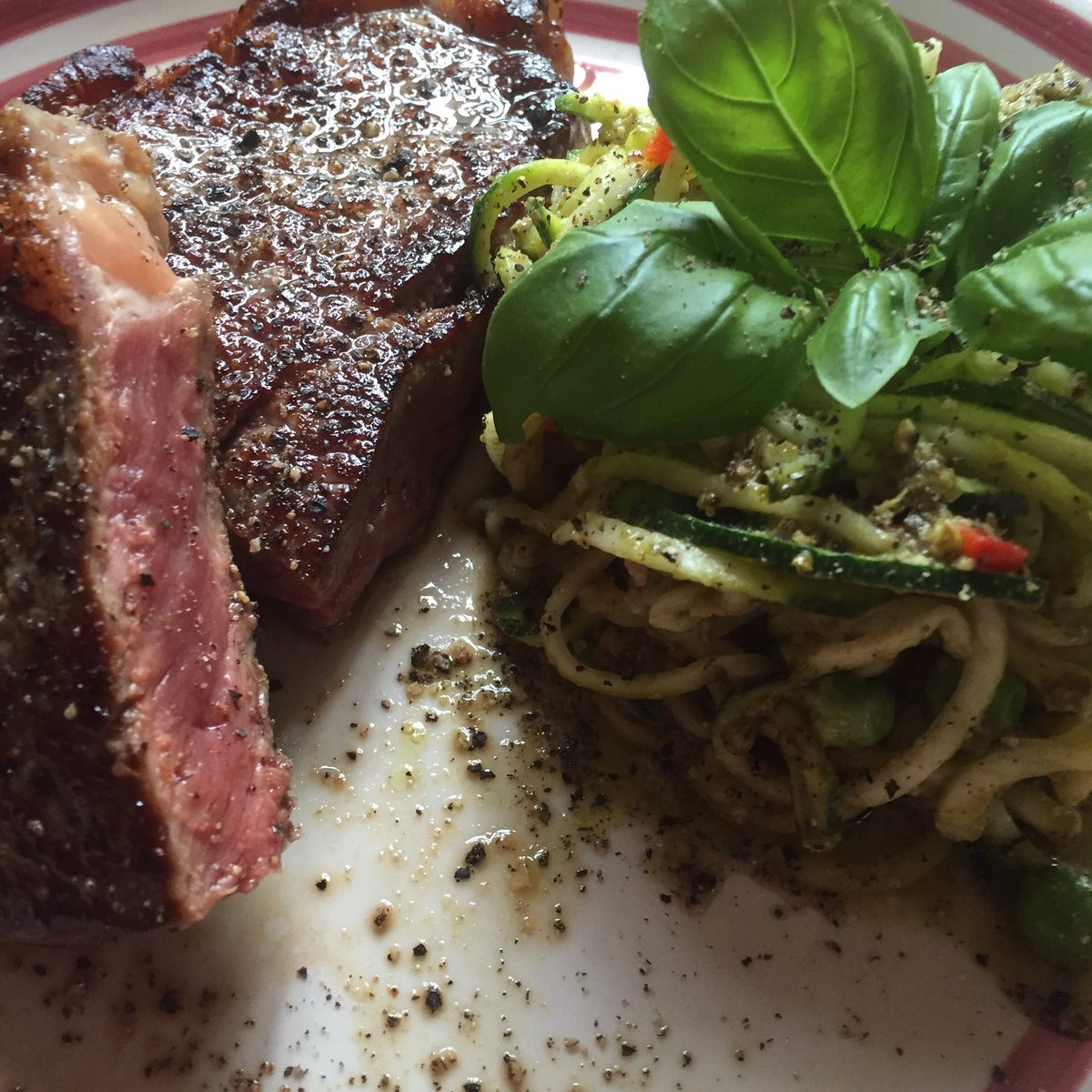 ColbourneSarah's tweet image. Steak and pesto courgettie anyone?...... get your scoff on 😉