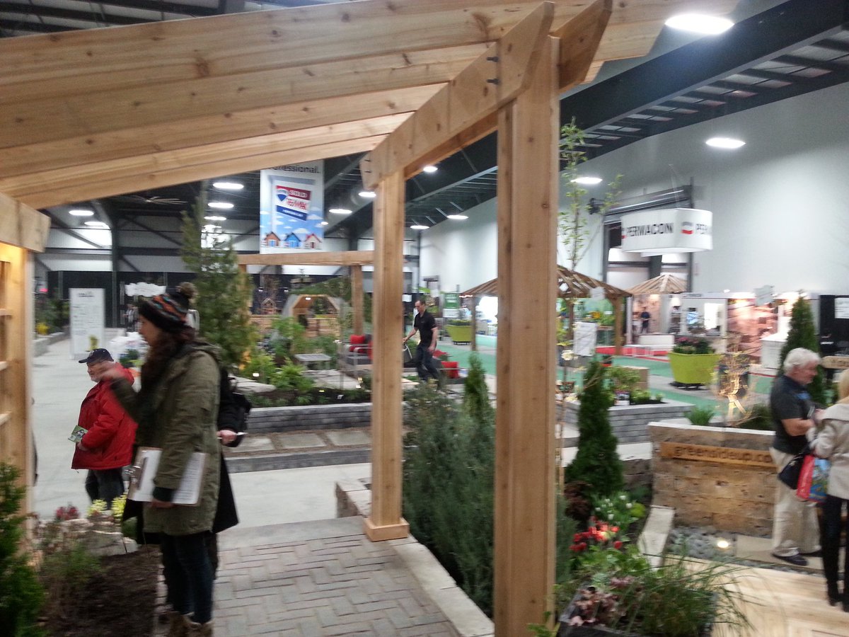 Need some spring? The Living Landscapes show is now open. Come and smell flowers. @OttawaHomeShow