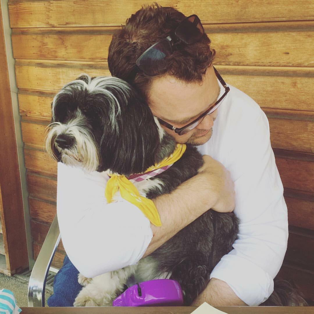 ColbourneSarah's tweet image. Nothing quite melts the heart like these two having a cuddle. Love the bones of them ❤