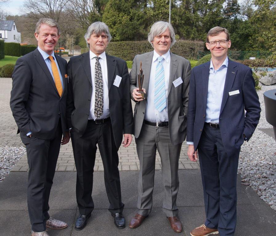 VOKA_Limburg's tweet image. Brouwerij Martens wint De Fakkel! 🔥 Met de 8e generatie a/h roer en 259j op de teller is het een lichtend voorbeeld: bit.ly/2o9bamJ