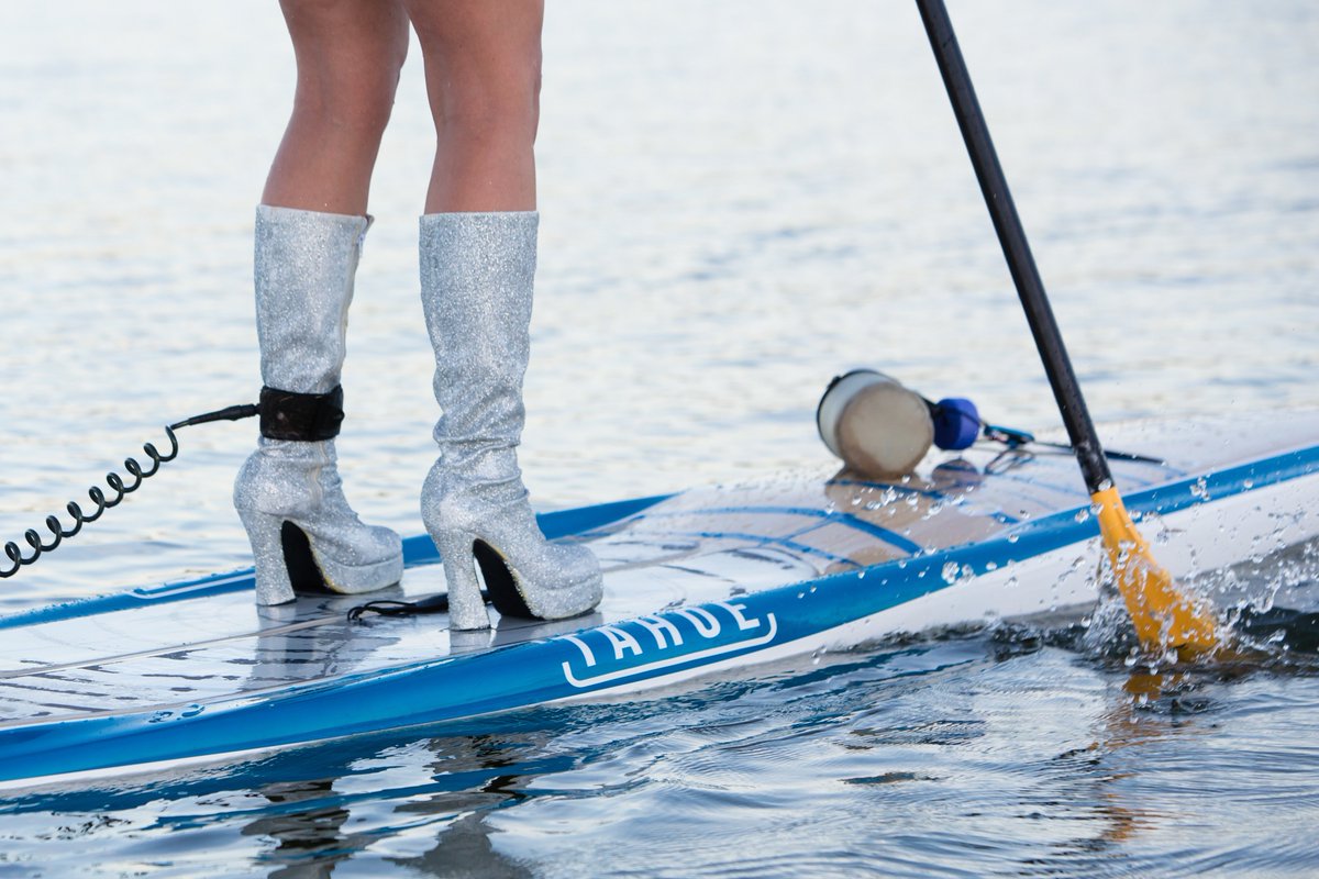 Paddle Board fashion gets a major makeover. Stepping out on Standups in High Heels. #sup #paddle #board  story: bit.ly/2nbB0Y1