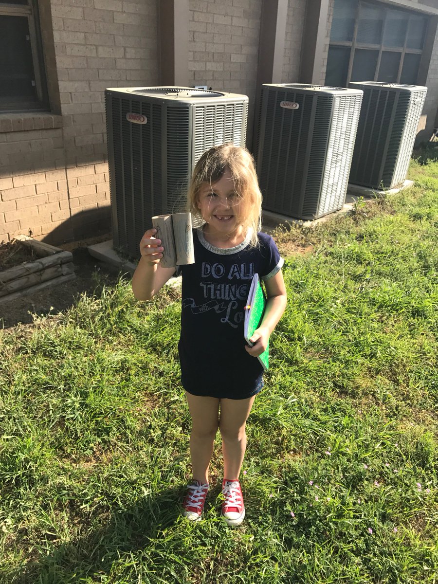 Luetchfords1st's tweet photo. Learning about living and nonliving today by exploring outside @CTEIndians https://t.co/aOkU7HEZjK