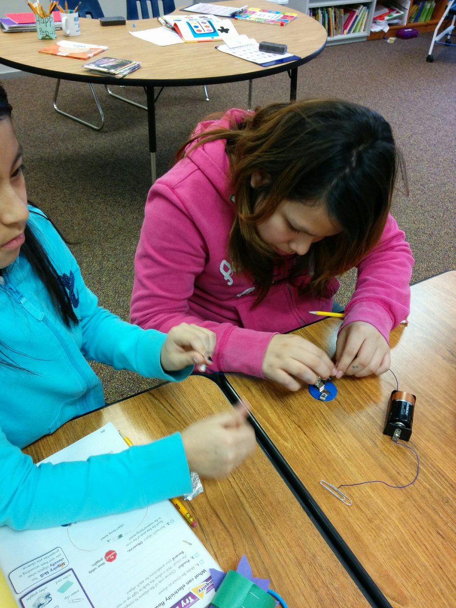 LauraFromCO's tweet photo. Making 'connections' in 4th grade science! #ELL #CSEstrong @CSEROCORI https://t.co/w1GxparbB2