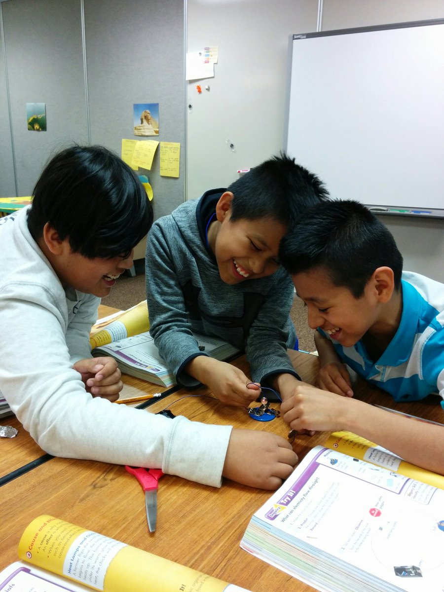 LauraFromCO's tweet photo. Making 'connections' in 4th grade science! #ELL #CSEstrong @CSEROCORI https://t.co/w1GxparbB2
