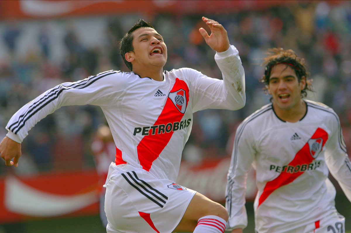 Alexis Sánchez on Twitter: &quot;Feliz por volver a jugar en el monumental de River Plate .... la que un día fue mi casa 😊👏🔴⚪️… &quot;