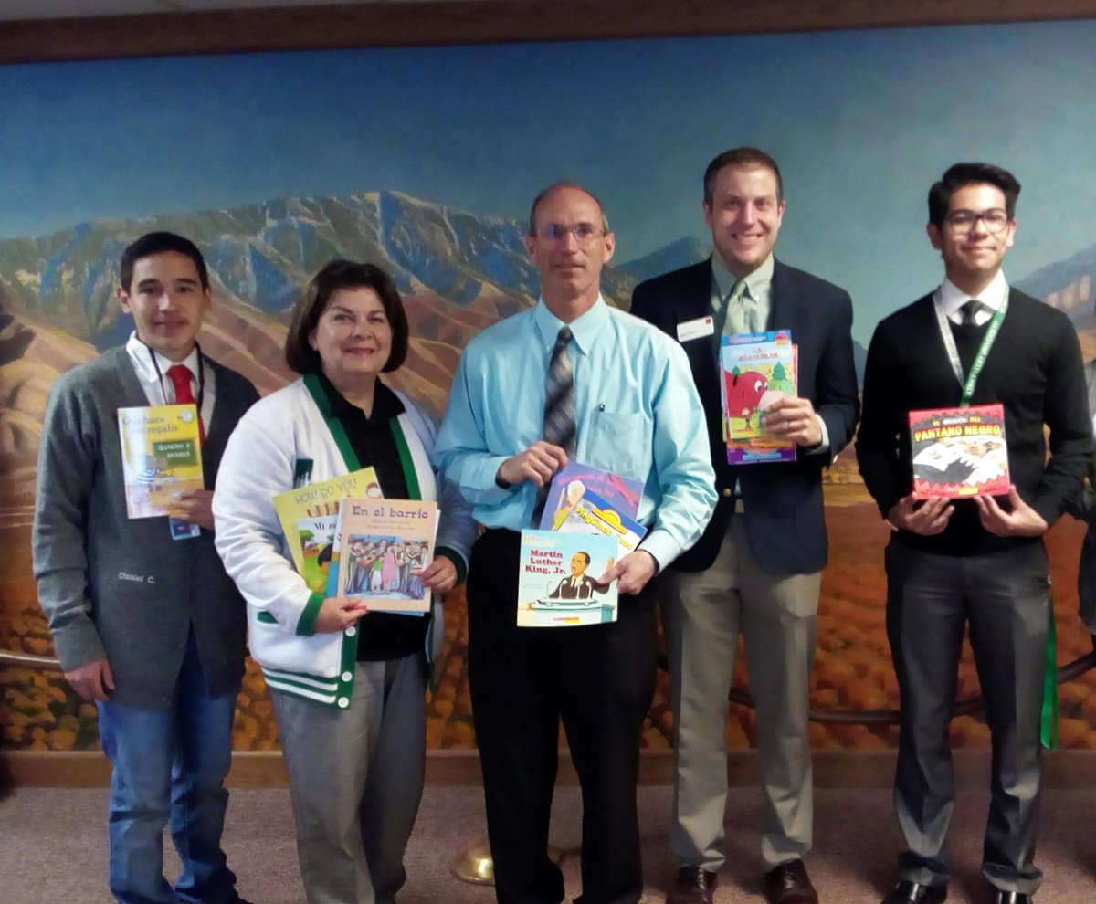 paysonLIA's tweet photo. We would like to thank our local @WellsFargo for donating books in Spanish to Santaquin Elementary.  -L.I.A. https://t.co/XrCBh6OTQM