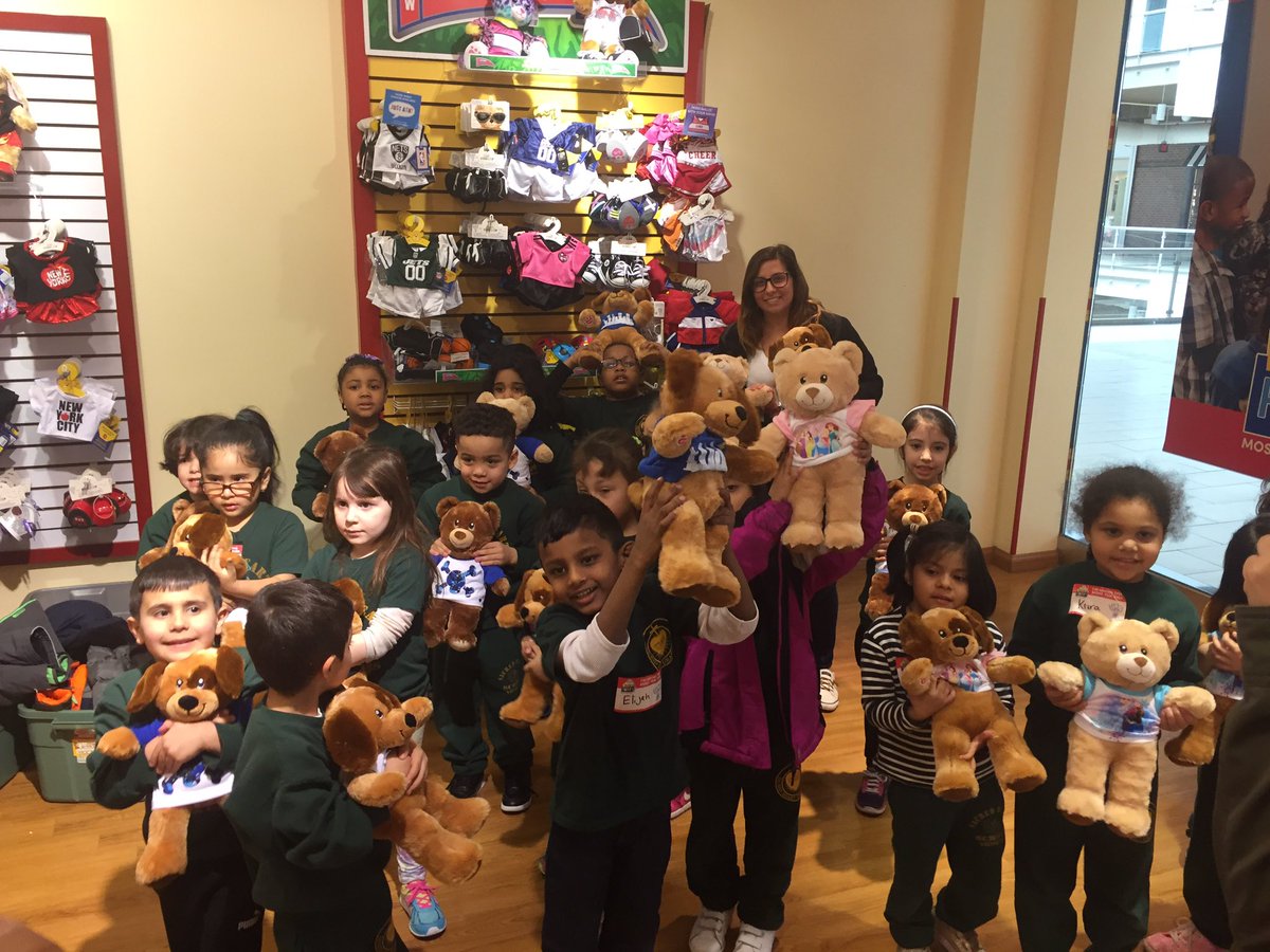 MsTricsClass's tweet photo. Kindergarten had a blast at Build A Bear! #MsTricsClass @SHGSYonkers https://t.co/9fH1xTl9mv
