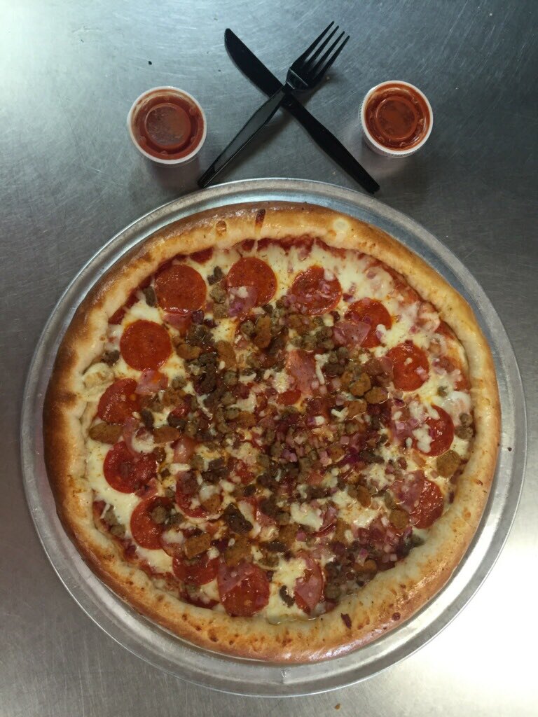 LazyguysMSU's tweet photo. You deserve to be happy and we're here to please so RT this to win a 12" pizza and cookie dough bites from @StrombolisMSU 😮😮😮🙌🙌🙌 https://t.co/UiLtuGcJox