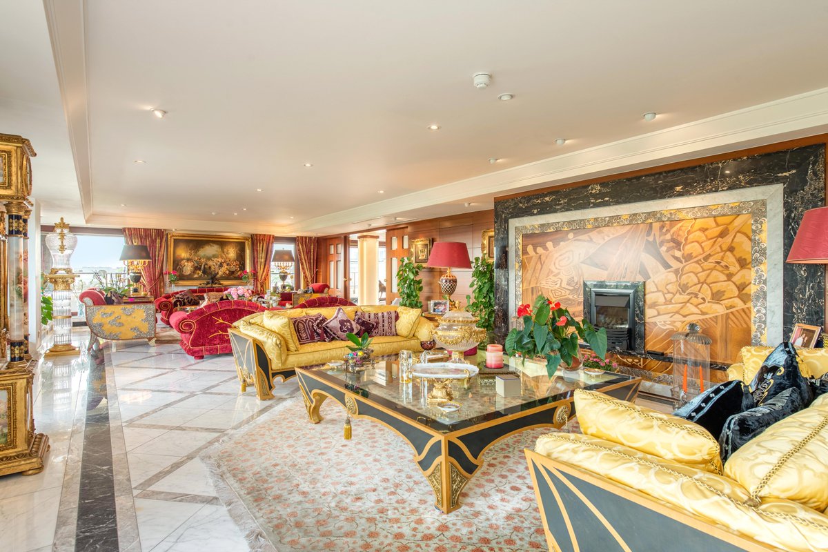 CollectionLLP's tweet image. Rare opportunity to acquire 8400 sqft #penthouse in #StJohnsWood with stunning #RegentsPark views @ £13.5 mil. Contact us for more info!