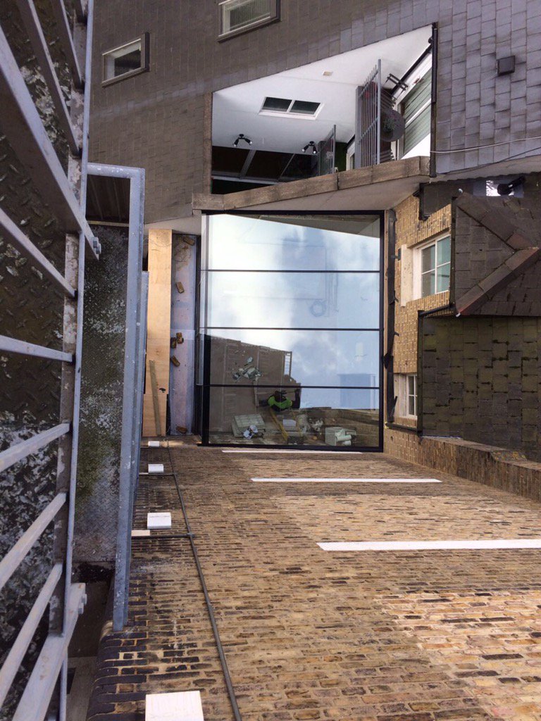 Spick and span. #madeinlondon installed in #shadthames #cleanglass @edtch_ltd corebuild-construction