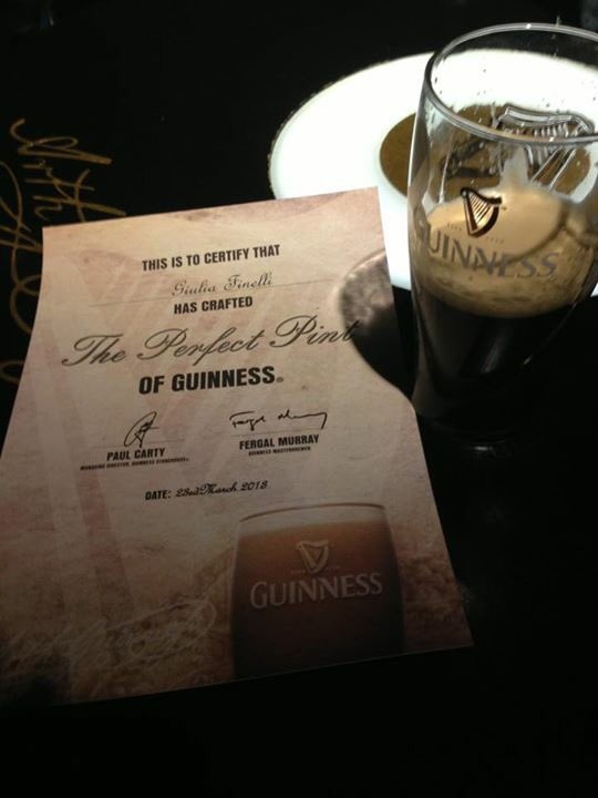 ladoppiagblog's tweet photo. Quattro anni fa mi laureavo 👩🏻‍🎓 nella spillatura della perfetta Guinness! #soddisfazioni #23march https://t.co/gmLhbTdFoz