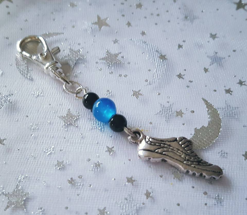 WillowCrafts's tweet photo. Fab football boot coat zip pull https://t.co/B8CFcefwad #footballclip #footballkeyring #mnukteam #onlinecraft #eshopsuk https://t.co/zDfmHzihJ6