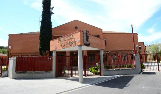 elespanolclm's tweet photo. Llegan educadores de todo el mundo para conocer cómo lo hacen en el IES Princesa Galiana de Toledo https://t.co/ifVGLM36uP https://t.co/SFoQaXzR0K