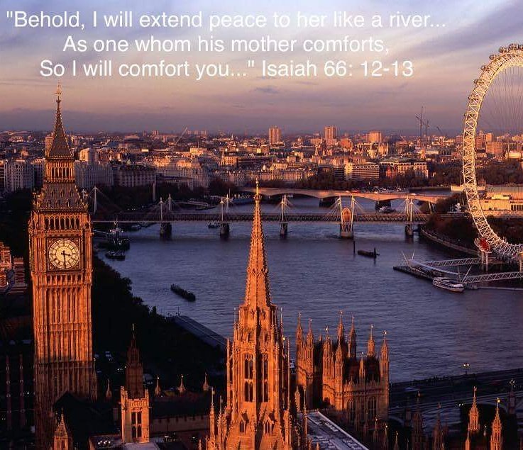 RachelPitt12's tweet photo. #WeStandTogether #PrayForLondon #Westminster https://t.co/hINkX2vqBM