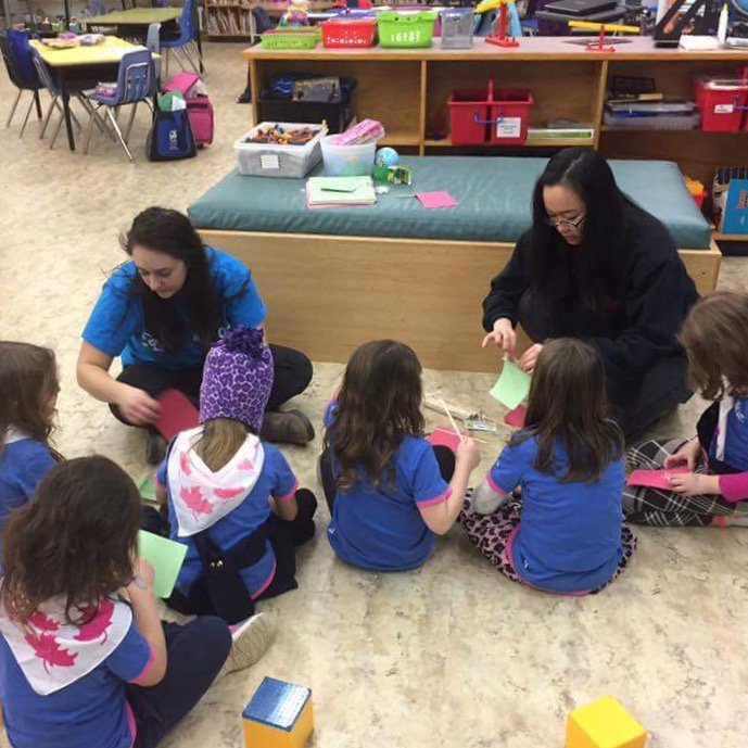 KingstonRIOT's tweet photo. Kingston RIOT recently held an outreach event with Girl Guides to talk cancer prevention and future careers in science! #queensu #tbt https://t.co/VhmOGamSjs