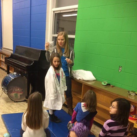 KingstonRIOT's tweet photo. Kingston RIOT recently held an outreach event with Girl Guides to talk cancer prevention and future careers in science! #queensu #tbt https://t.co/VhmOGamSjs