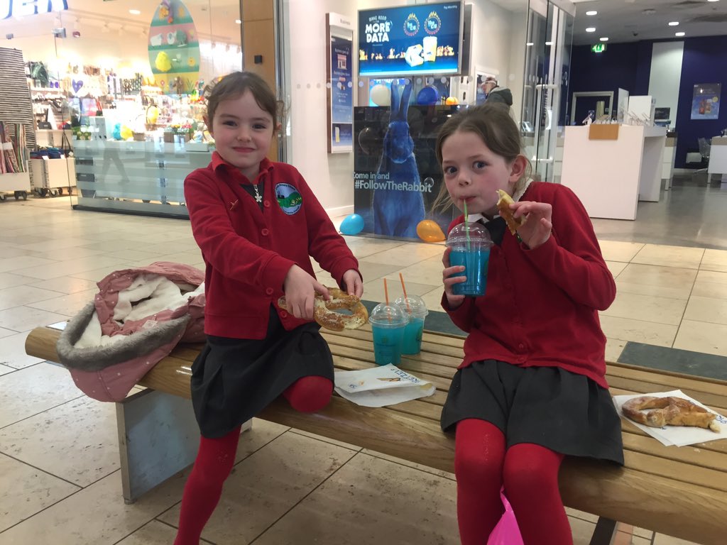 KEHS1907's tweet photo. @AuntieAnnesUK after school treats! #pretzeltime https://t.co/qTYclyZhlZ