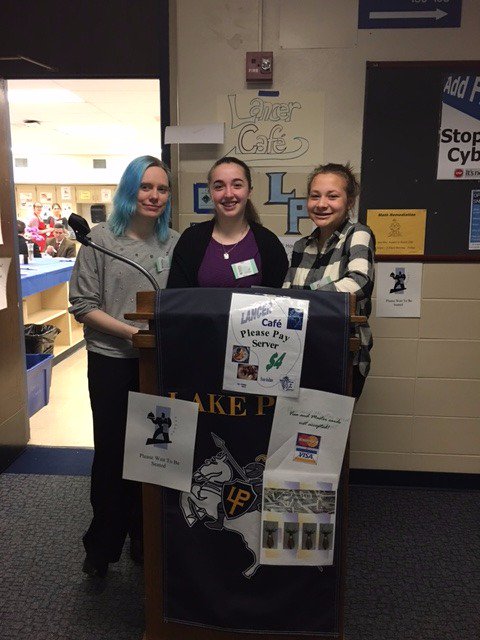 LPHSFCS's tweet image. Hosting guests as they enter the Lancer Cafe! #lpculinary #culinary2 #wearelakepark #sayYEStoFCS