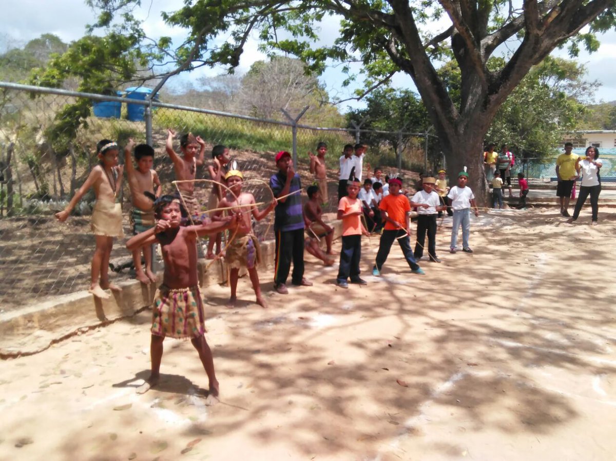 IACPIM_SB's tweet photo. Continuamos llevando alegría a los mas pequeños celebrando celebrando el Día del niño y niña Indígena #ElPilar .@GuillermoCompa https://t.co/zTxK6GGszA
