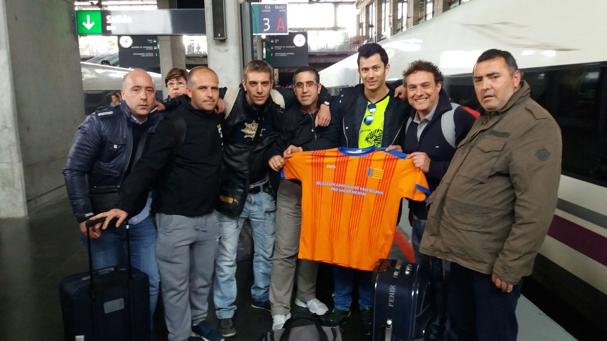 FundacionSASM's tweet photo. La selección valenciana "Pro-SaludMental" ya está en #Málaga!
#AEDIR #FutSal @FederacionFFCV @GVAinclusio
https://t.co/3M6h2XoJI4 https://t.co/FRb7N4oRrG