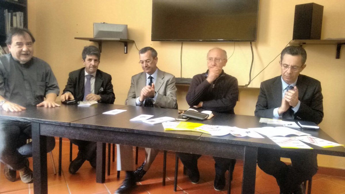 InteresseUomo's tweet photo. Presentazione alla stampa dello #sportelloantiusura a #Benevento in collaborazione con la #caritas diocesana e il sostegno di #Libera https://t.co/QpqO3bGQVN
