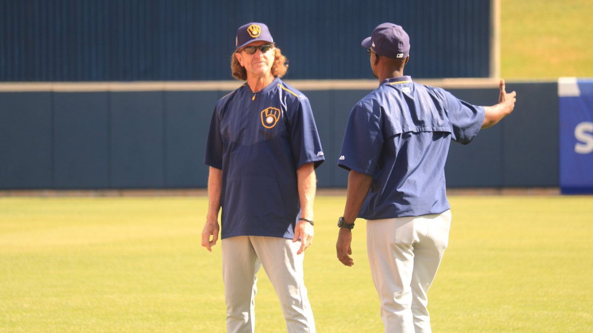 We spotted a Robin, so naturally we had to tweet. #CactusCrew https://t.co/Y85G6DtJyQ