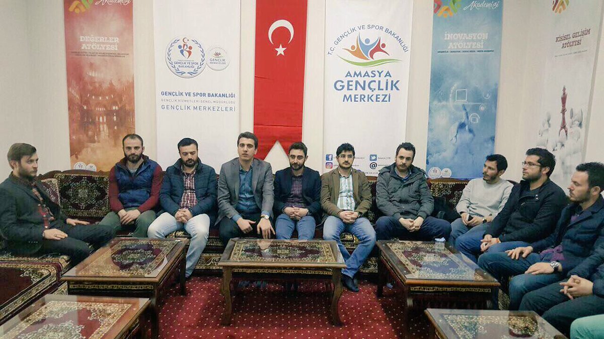 Amasya İl Gençlik Kolları Yönetim Kurulu toplantımıza katılarak referandum çalışmalarımızı istişare ettik.