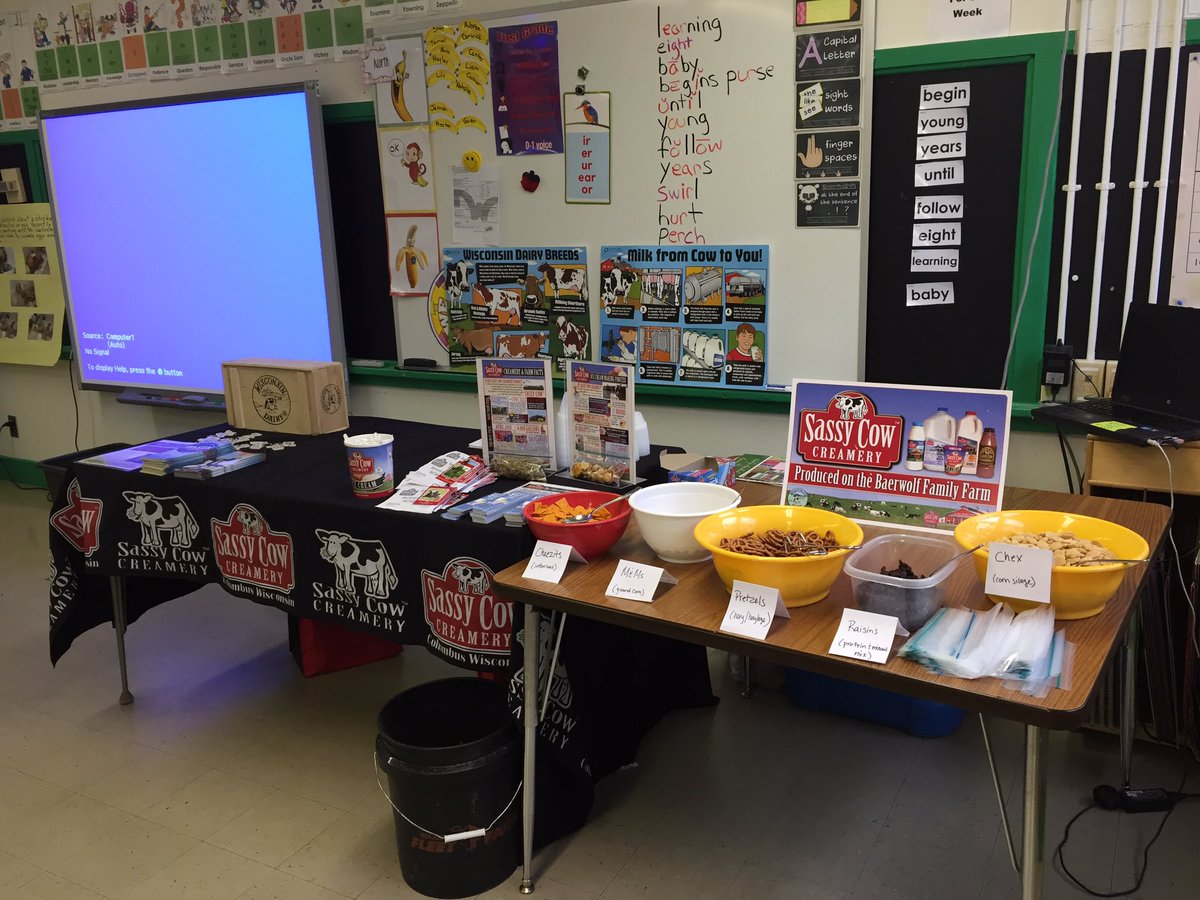 Today we are at SAGES in Fox Lake teaching kids about #dairy cows, dairy nutrition and how our creamery works! #local