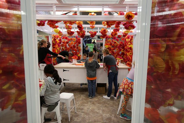 RedHatJobs's tweet image. .@sxsw attendees helped transform a greenhouse into a colorful display of collaboration: red.ht/2mOvp7Q #SXCreate #SXRedHat