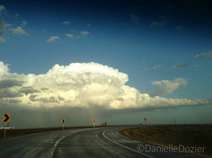 DanielleDozier's tweet photo. Cumulonimbus. One of just a few favorite clouds. #WorldMetDay #UnderstandingClouds https://t.co/ZZfLnFMHml