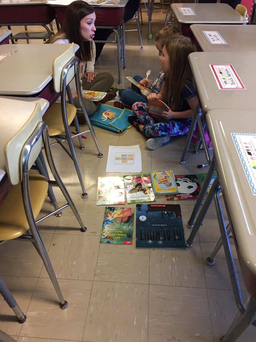 Brian_Sepe_'s tweet photo. Learning alongside the amazing Ts & Ss in @a3_senn room as they host a visit from area Ts! Amazing workshop for tricky words! #opcsd https://t.co/E6xC8008Wk