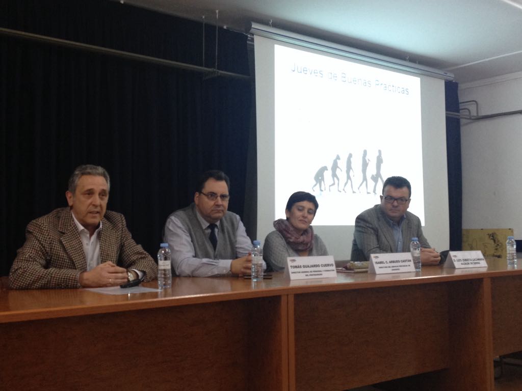GobAragon's tweet photo. Zuera acoge por 1ª vez la actividad formativa Jueves de Buenas Prácticas, inaugurada por el DG de Formación del Profesorado, @tomasguajardo https://t.co/OS3qZwhekL