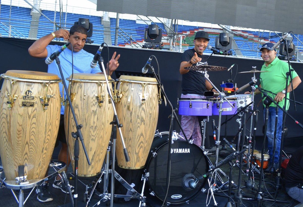 diegogaleglobal's tweet photo. #TBT con #SalsaGiants en el #Soundcheck para el Superconcierto de la versión 57 de la Feria de Cali (2014) #KachiroThompson @robertvilera https://t.co/YPidK7a3dV