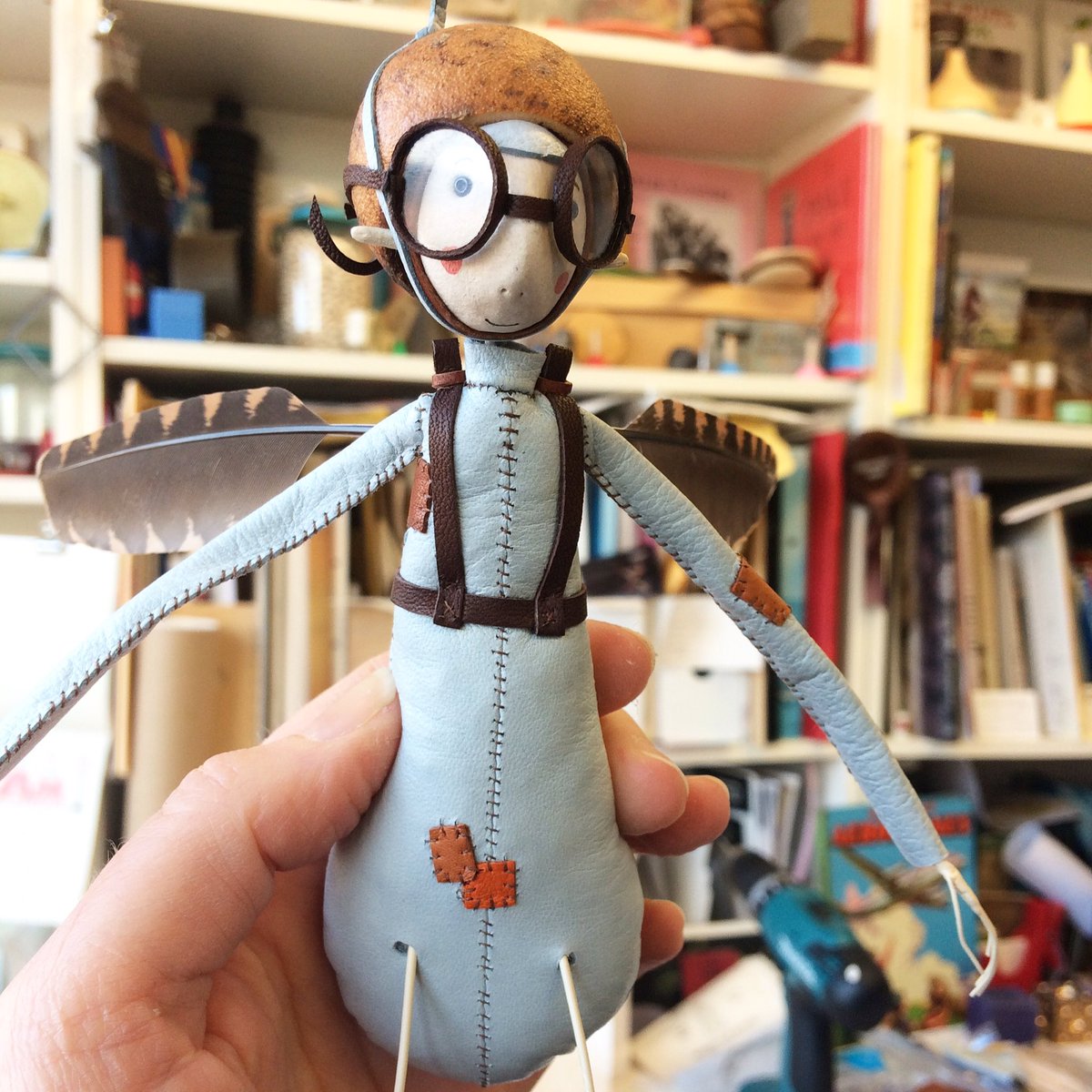 sambryan_artist's tweet photo. Progress being made today...
The harness was mighty #fiddley, my eyes need a rest from detail. 
#wip #suspendedsculpture #samanthabryan https://t.co/yZ0dm3l6ir