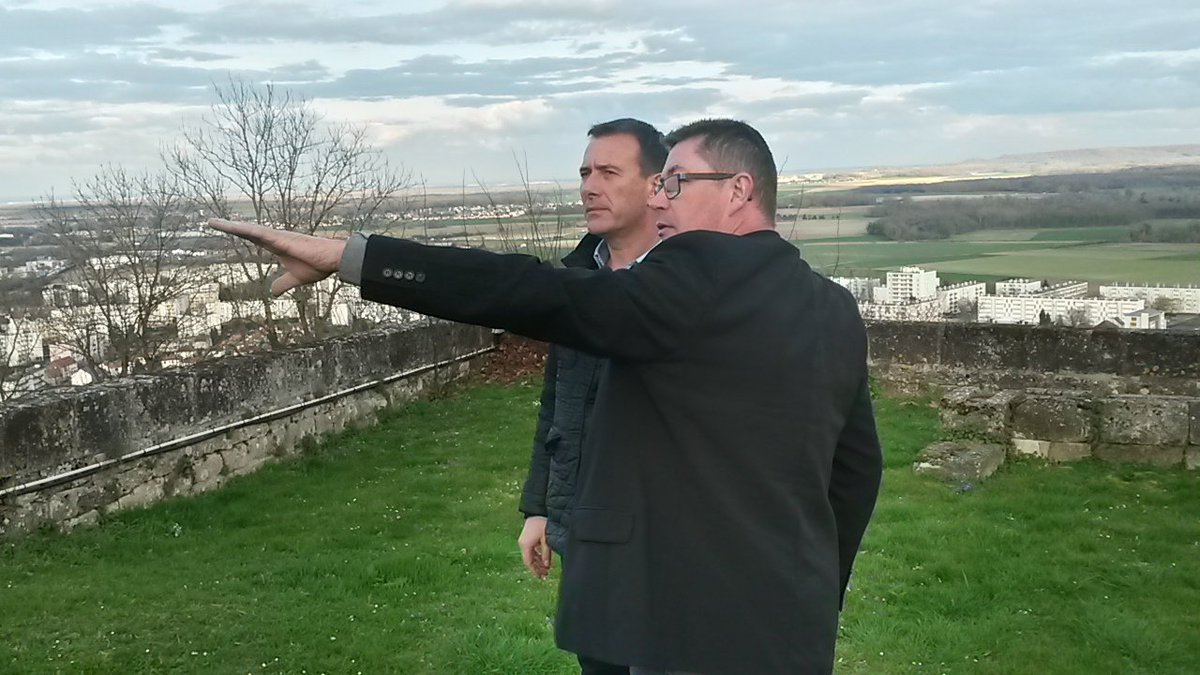 hostabee's tweet photo. Notre #apiculteur @ZAZAJEFF et @DelhayeEric de la ville de #Laon en visite pour choisir les sites de 5 #ruches connectées #LoRaWan #sigfox https://t.co/86H11cNE0R